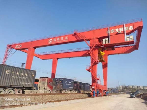 集裝箱門式起重機(jī)的特點(diǎn)主要有哪些？